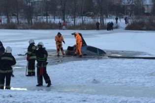 У Полтаві під кригу провалився автомобіль