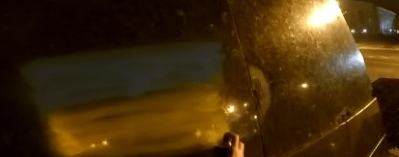 У Донецьку покарали "поліцейських", які не догледіли український прапор на Леніні