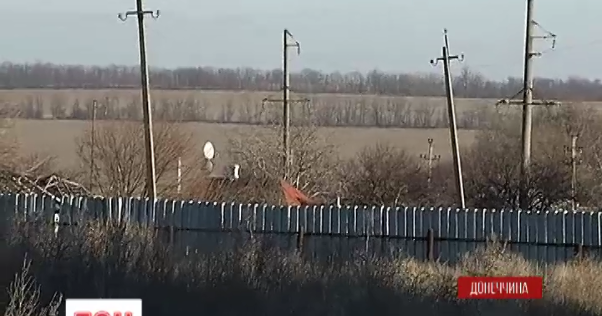 В оккупированном Коминтерново местные жители "с радостью" расселили боевиков и кормят их