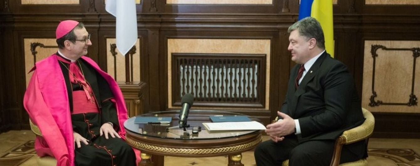 Порошенко привітав християн західного обряду з Різдвом