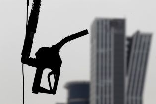 Пальне знову здешевшало. Скільки коштує заправити авто на АЗС уранці 19 січня