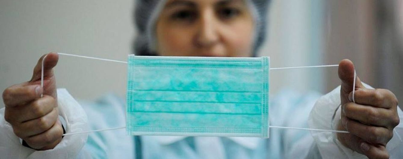 Українці через епідемію грипу масово розкупили медичні маски