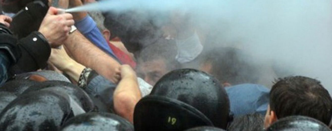 В Азербайджані війська розігнали мітинг проти безробіття сльозогінним газом