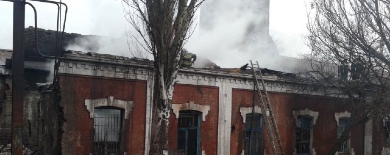В Мариуполе горел завод имени Ильича