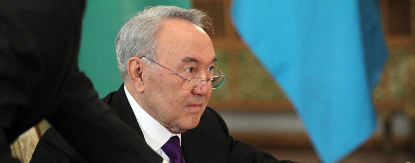 Назарбаев переводит казахский алфавит на латиницу