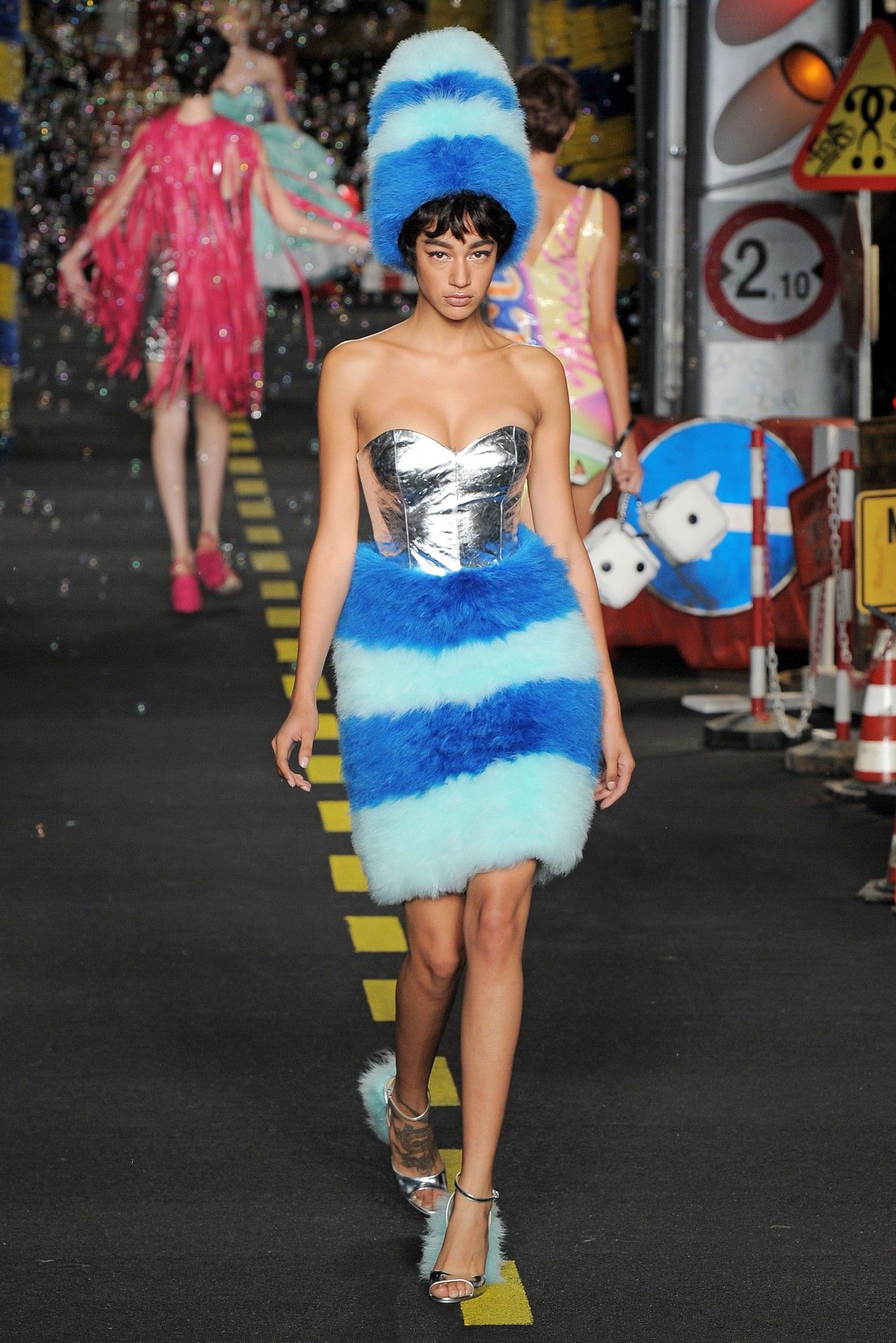 Moschino прет-а-порте сезона весна-лето 2016_58