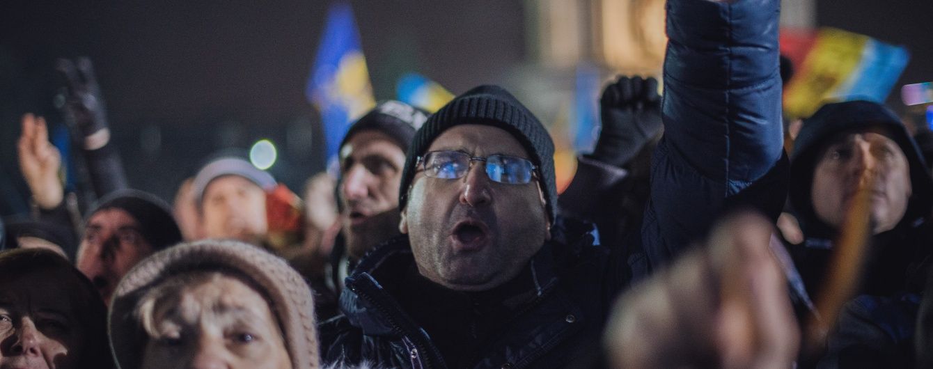 У Кишиневі протестувальники увірвалися до будівлі парламенту. Дивіться онлайн