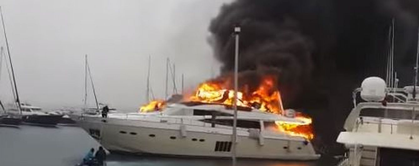 На курорті Туреччини згоріла суперяхта російського бізнесмена