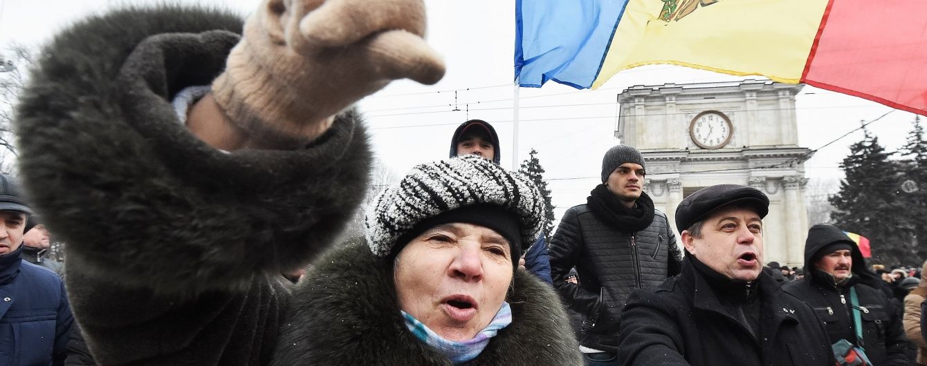Молдову охопили масові протести: штурм парламенту, "приватизація країни" та рука Москви