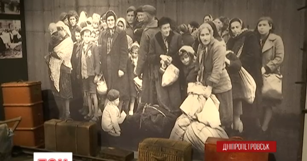Українцям показали унікальне покривало, яке рятувало євреїв у гетто під час Голокосту