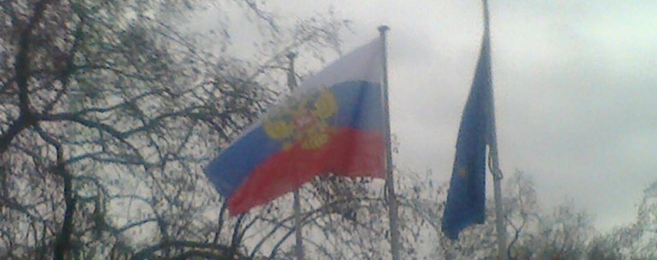 Російський суд заочно заарештував українку за напад на посольство РФ у Києві