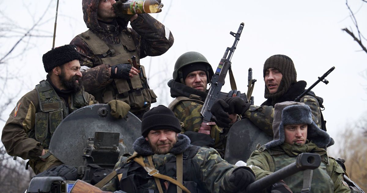 Пьянству – бой. Боевикам "ЛНР" перестали выплачивать "зарплаты"