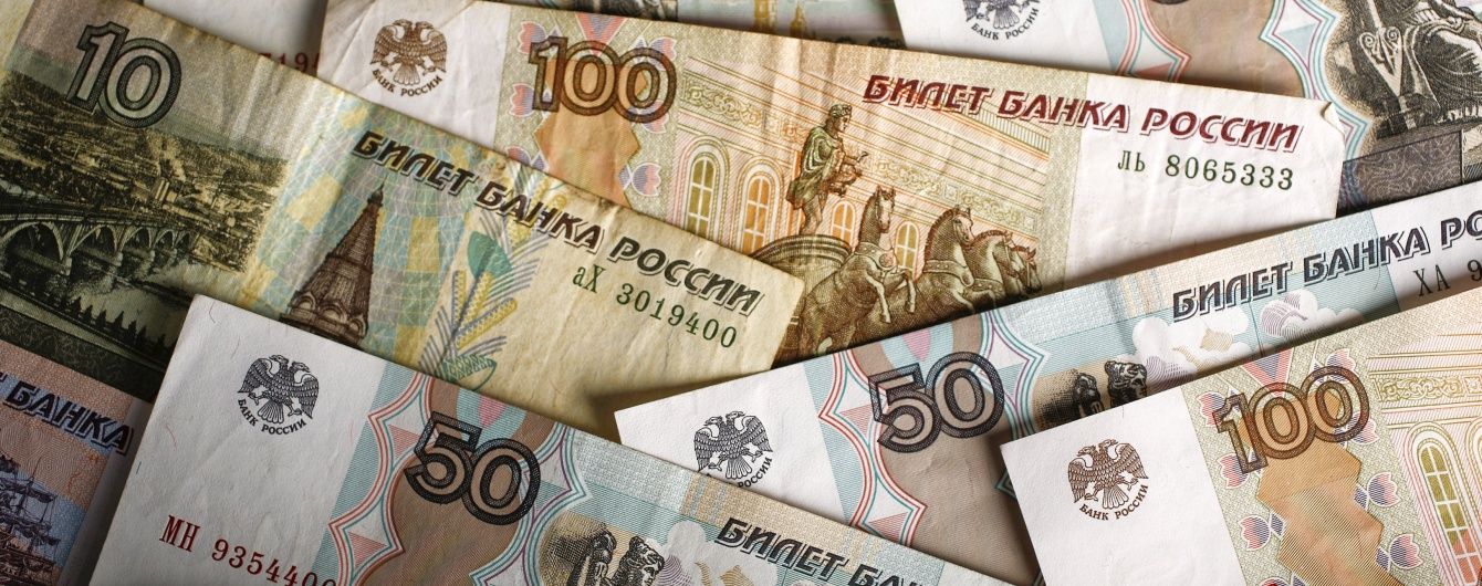 Російський рубль обвалився через різке зниження вартості нафти