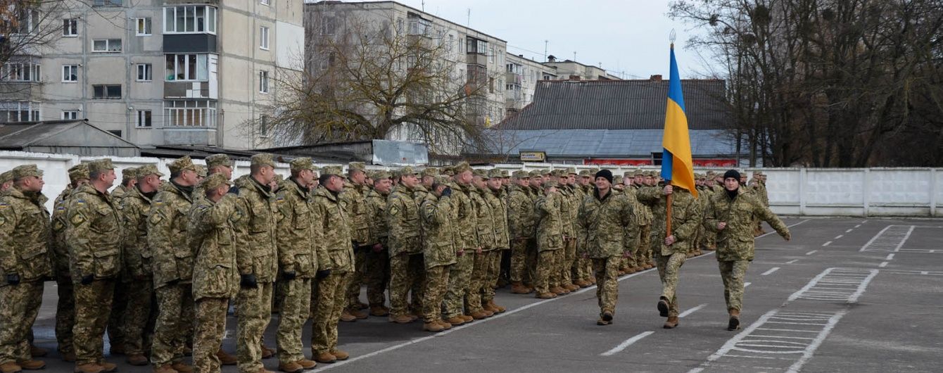Полторак відзвітував про наплив контрактників в армію