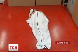 Плащ-трансформер: в Англії пошили дизайнерський одяг для мігрантів