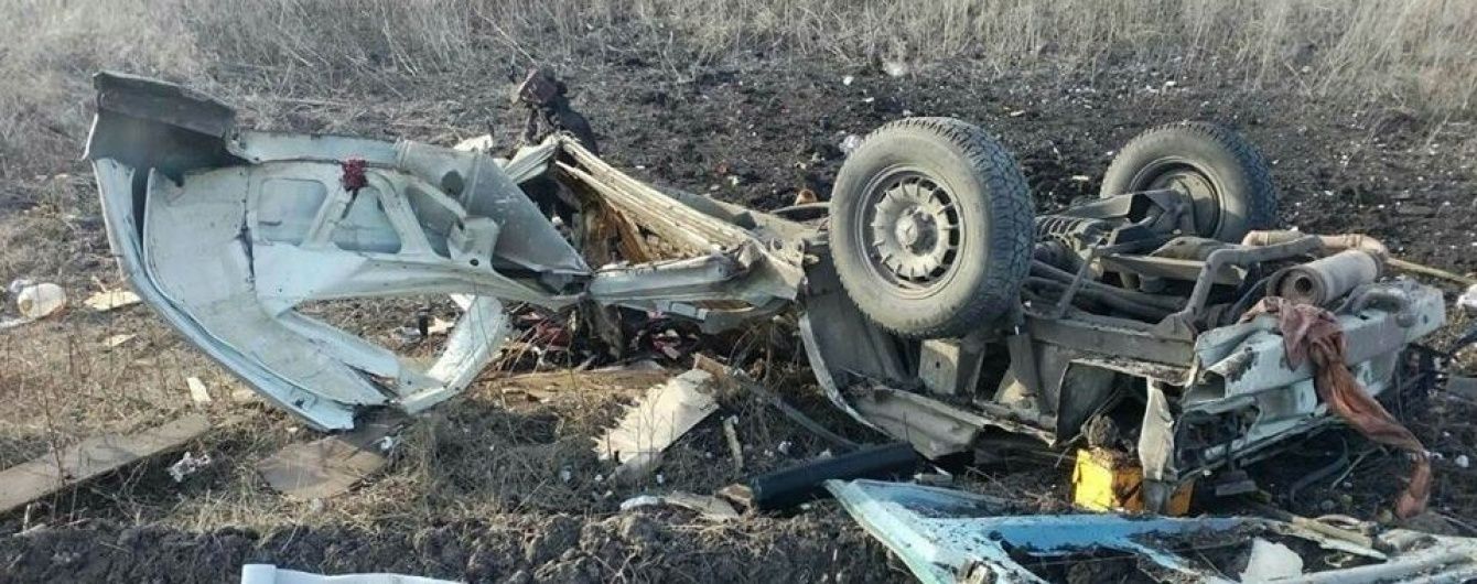 Кількість загиблих внаслідок вибуху мікроавтобуса під Мар'їнкою зросла