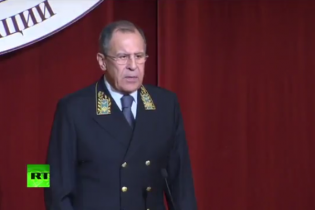 Лавров слідом за Захаровою приміряв "садо-мазо" костюм