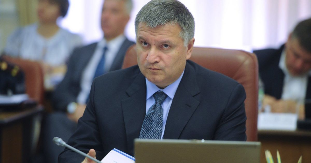 "Рюкзаковий" скандал. Обурений Аваков прокоментував відео зі своїм сином