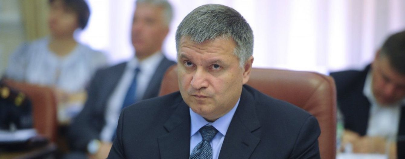 "Рюкзаковий" скандал. Обурений Аваков прокоментував відео зі своїм сином