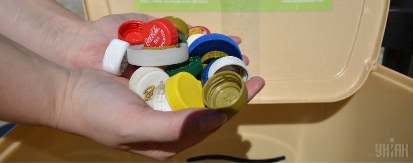 Рекордну кількість пластикових кришечок зібрали запорізькі волонтери для двох бійців