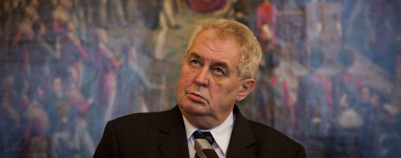 "Давние добрые отношения с Путиным". Песков прокомментировал высказывания Земана о Крыме