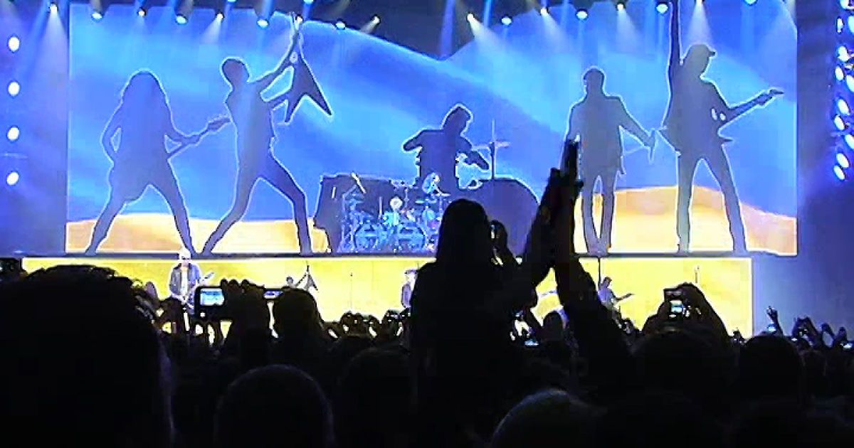 Легендарні Scorpions "вшкварили рок" на фоні українського прапора