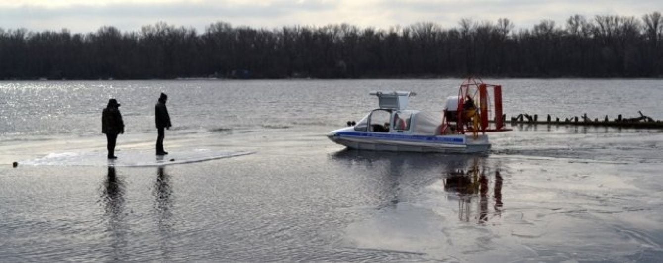 На Полтавщині на відірваній від берега крижині в "море" попливли 150 рибалок