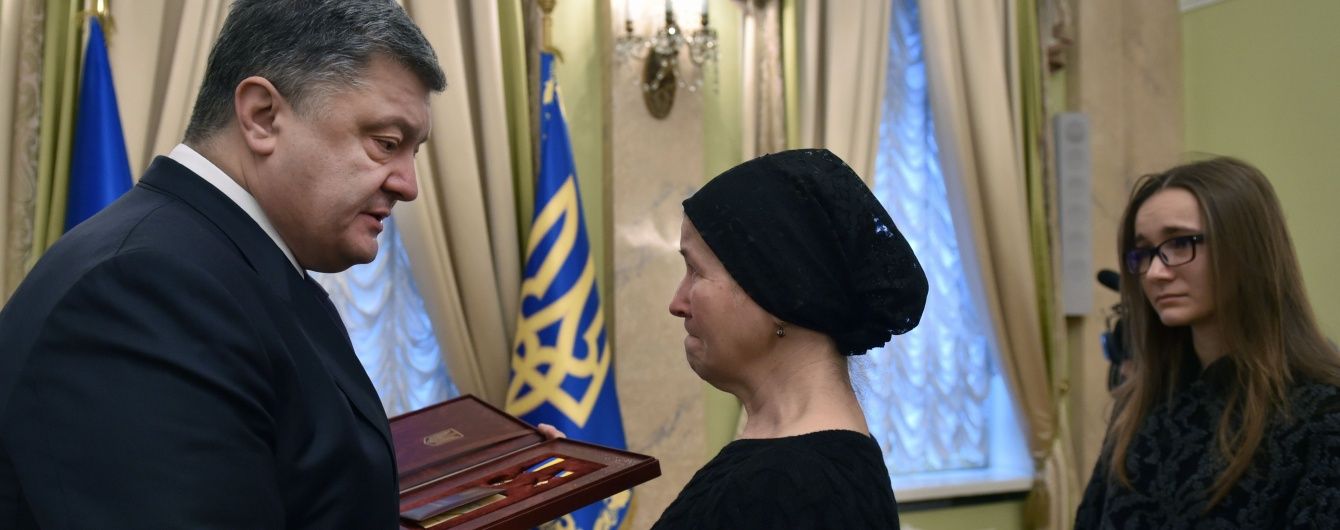 У річницю розстрілів на Майдані Порошенко посмертно нагородив ще одного Героя Небесної Сотні