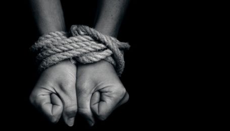 На окупованому Донбасі почастішали випадки торгівлі людьми й рабства