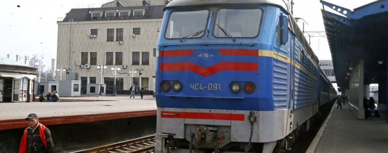 На Великдень і травневі свята "Укрзалізниця" призначила 22 додаткові поїзди. Повний список