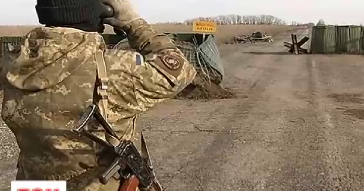 Контрабанда в "сірій зоні" на Донбасі. Як силовики "кришують" нелегальний бізнес