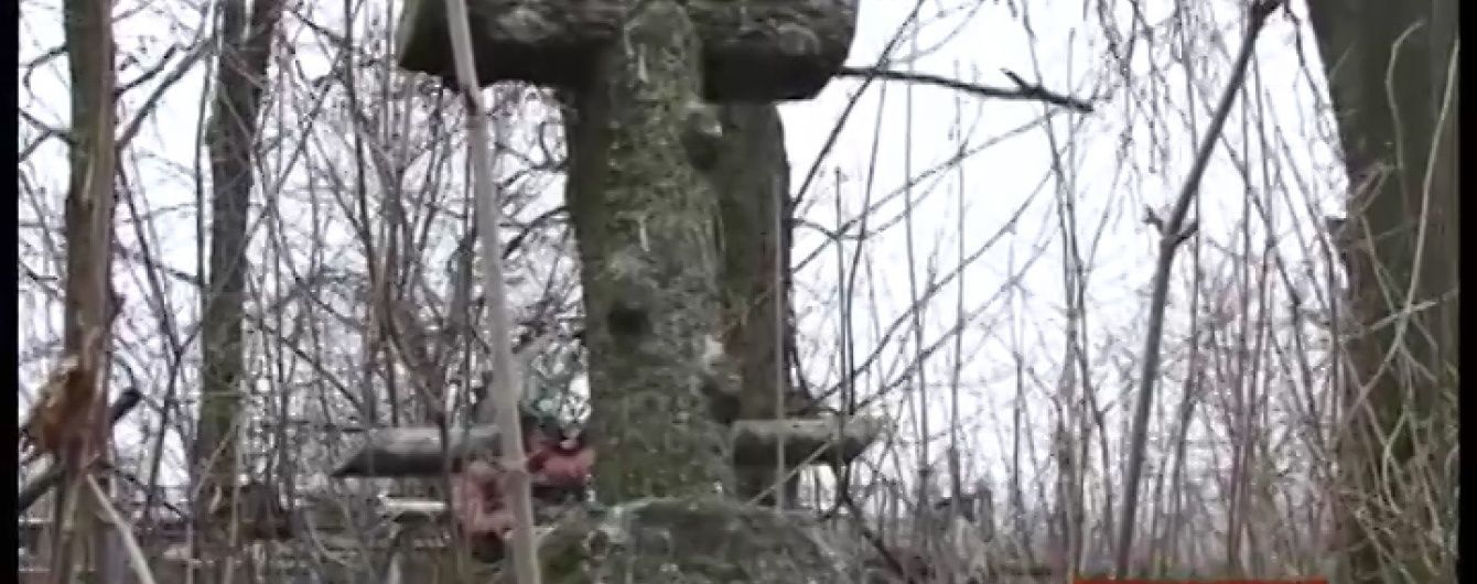 На Житомирщине парня вывезли на кладбище и пытались сжечь заживо