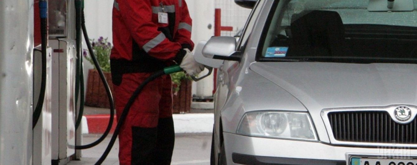 На АЗС стрімко поповзли ціни на пальне. Середня вартість на 26 квітня