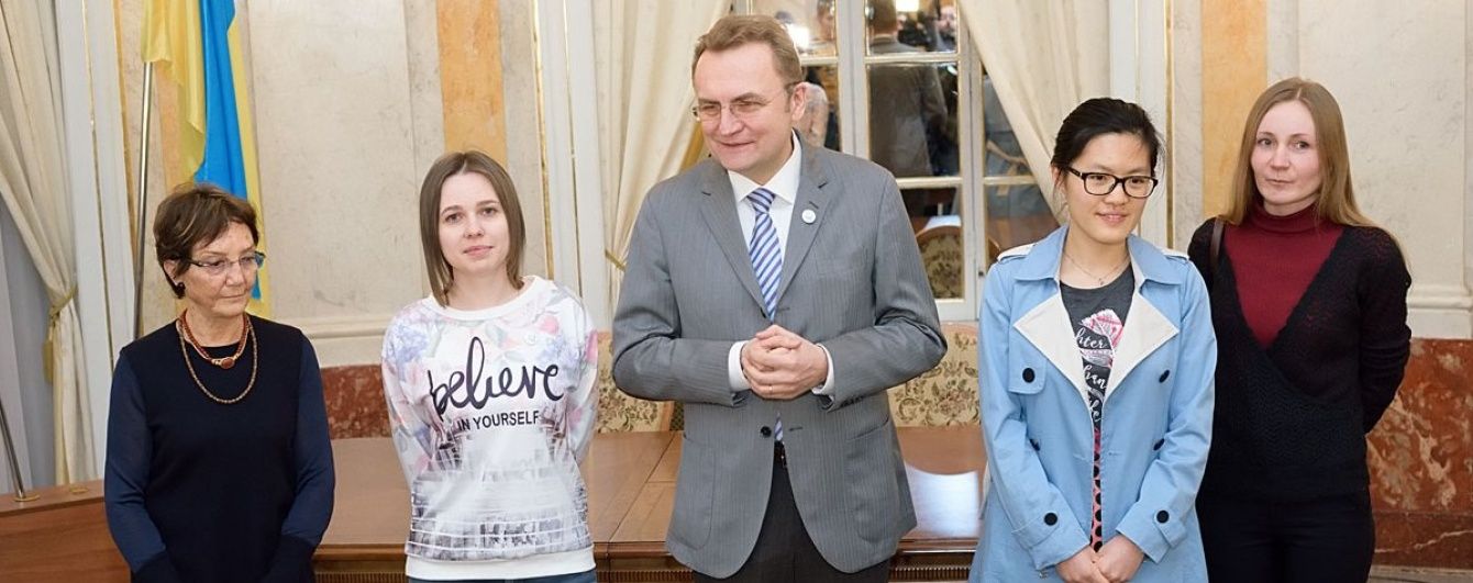 Онлайн битви за шахову "корону". Музичук - Іфань