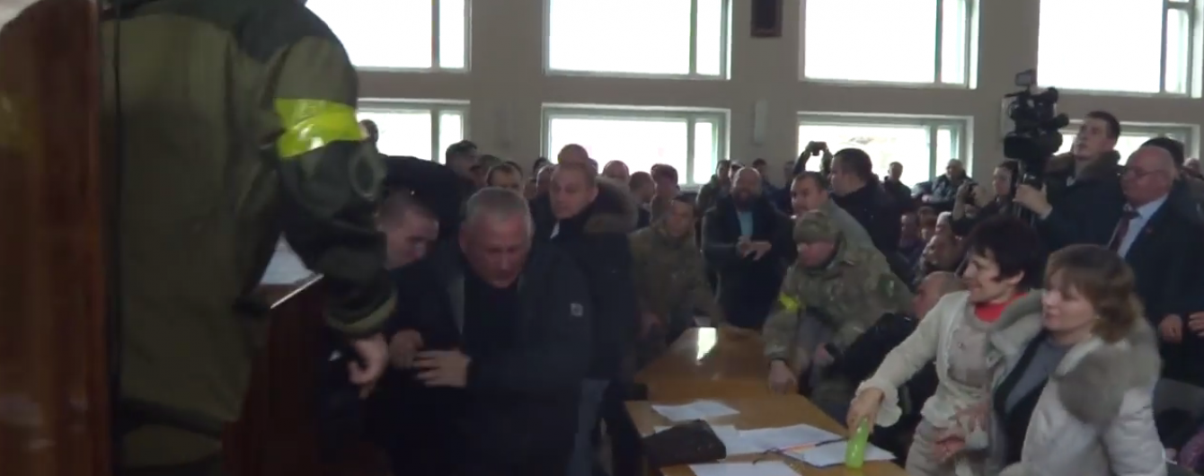 Сесія міськради Сміли закінчилась масштабною бійкою