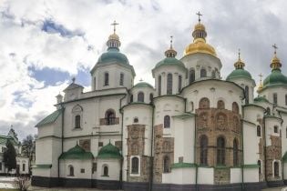 Біля Святої Софії будують сцену, на котру має вийти новий лідер православних українців