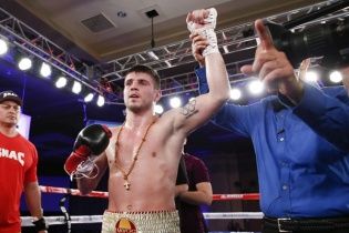 Український боксер Хитров здобув 13 перемогу на професійному рингу