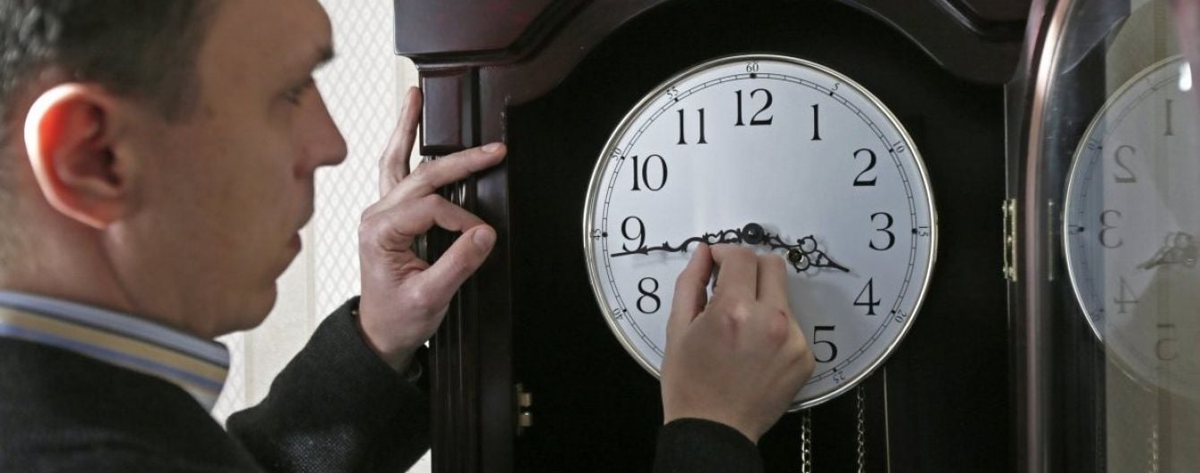 Украина переходит на летнее время. Как подготовиться к переводу стрелок часов