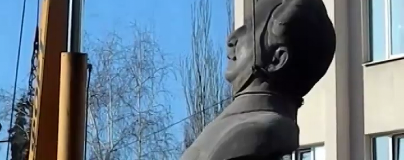 У Запоріжжі "розібралися" з пам'ятником Орджонікідзе