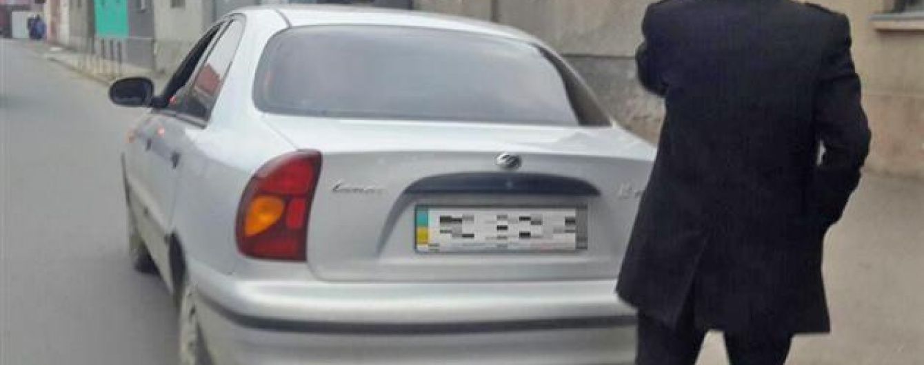 У Мукачевому поліцейські затримали п'яного як чіп прокурора за кермом