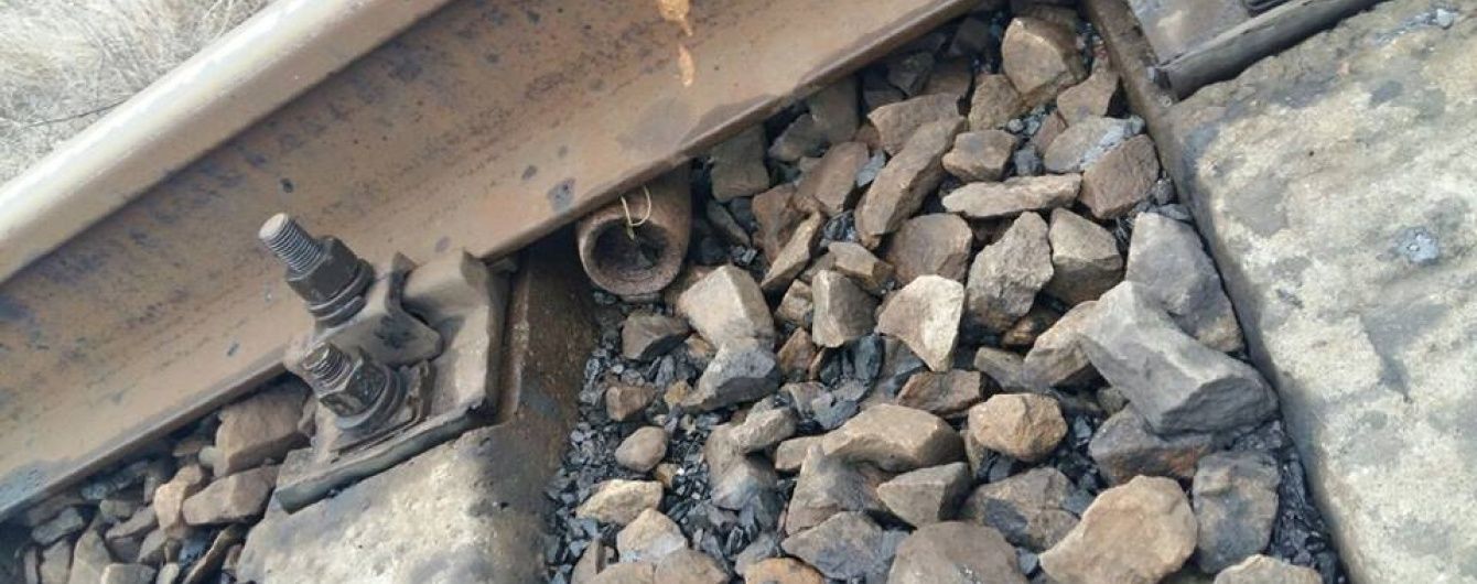 На Донеччині невідомі готували підрив залізниці