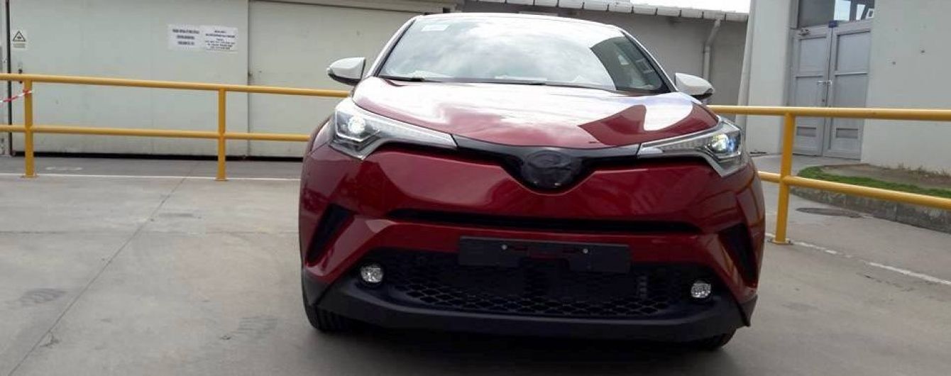 В Сети появились "живые" фото кроссовера Toyota C-HR