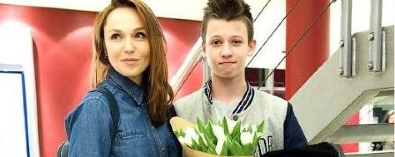 Джанабаєва разом зі старшим сином від Меладзе прикрасила обкладинку глянцю