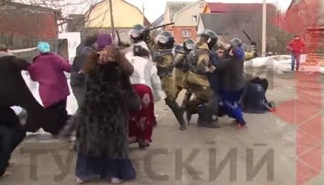 Затримання бунтарів. У Росії ОМОН із кийками розігнав повстання циган