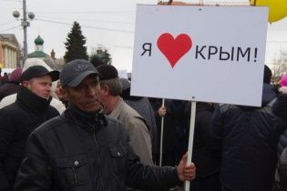 Як анексія Криму змінила свідомість: кримчани ховають обличчя та бояться навіть сусідів