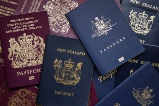 Украина снова поднялась в рейтинге самых влиятельных паспортов