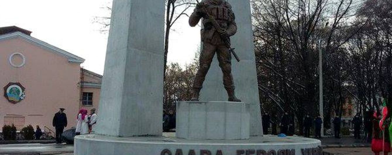 В Україні відкрили перший пам'ятник загиблим на Донбасі військовим