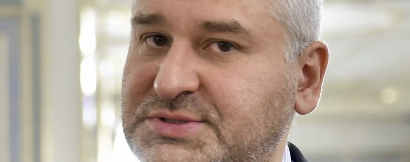У Мережі з'явилося відео зустрічі скандальних пранкерів із адвокатом Савченко