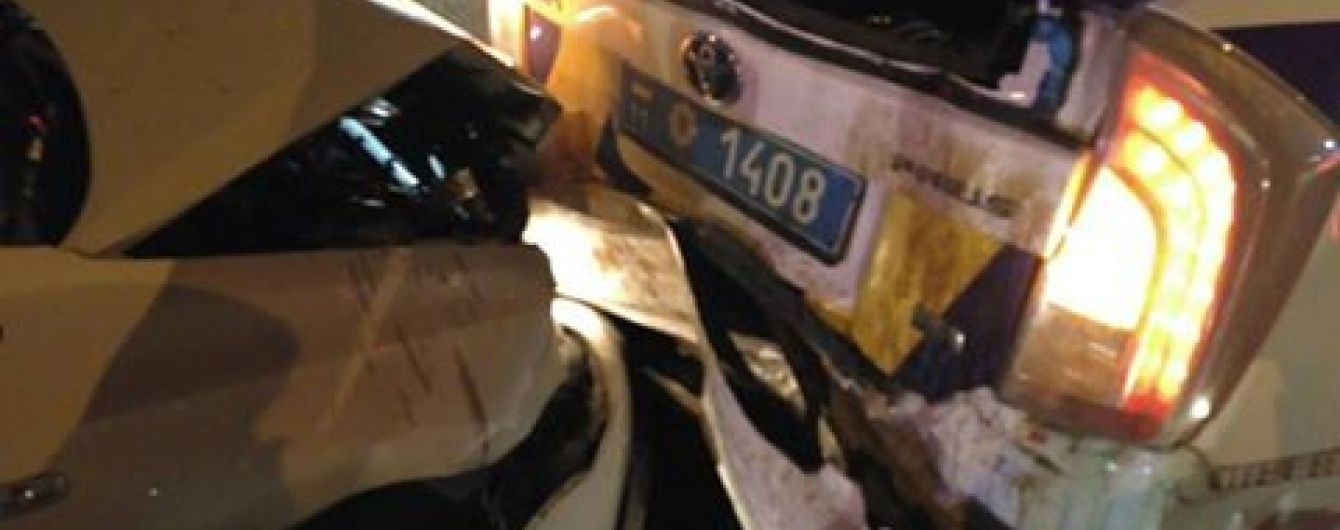 У Києві водій під дією наркотиків влетів у машину поліцейських