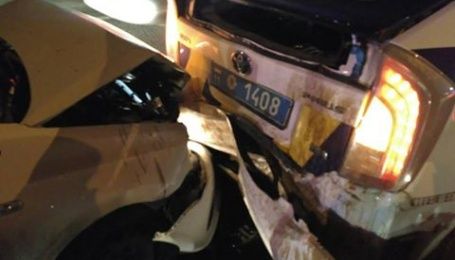 В Киеве водитель под действием наркотиков влетел в машину полицейских